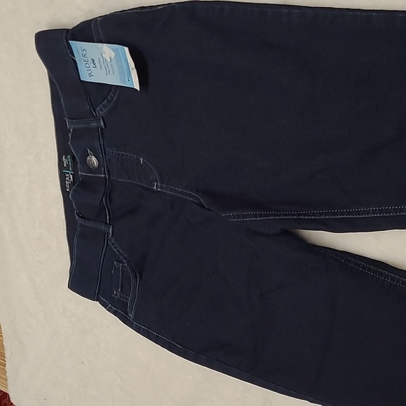 WAS $45. LEE RIDER Midrise Capri - Picture 8 of 13